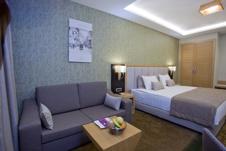 Room 30 of 85