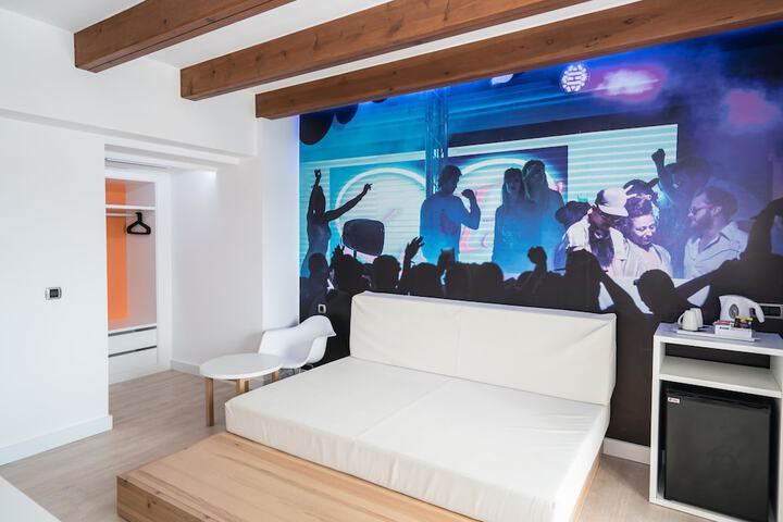Room 30 of 62