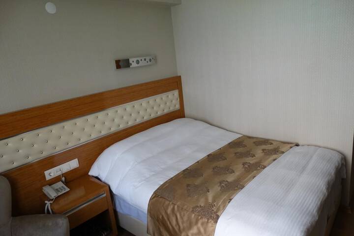 Room 9 of 36