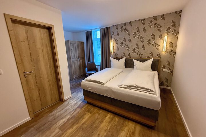 Room 7 of 24