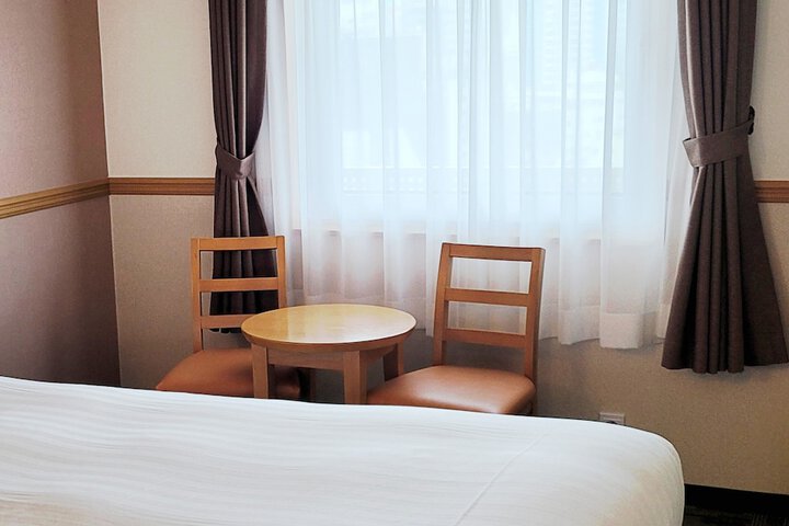 Room 13 of 40