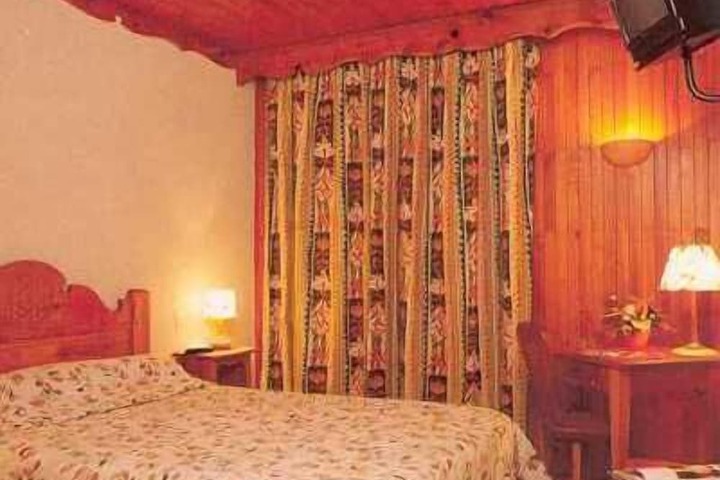 Room 2 of 38