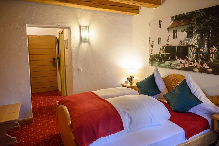 Room 10 of 64