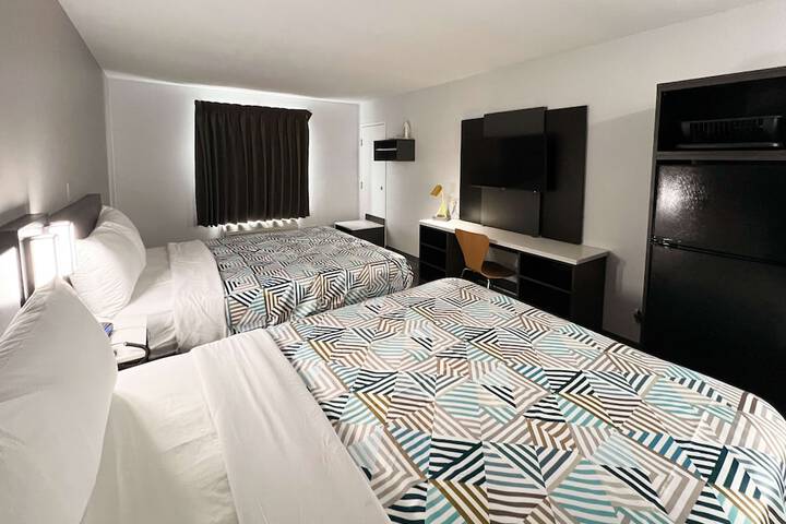 1 Queen Bed Kitchen (22 of 30)