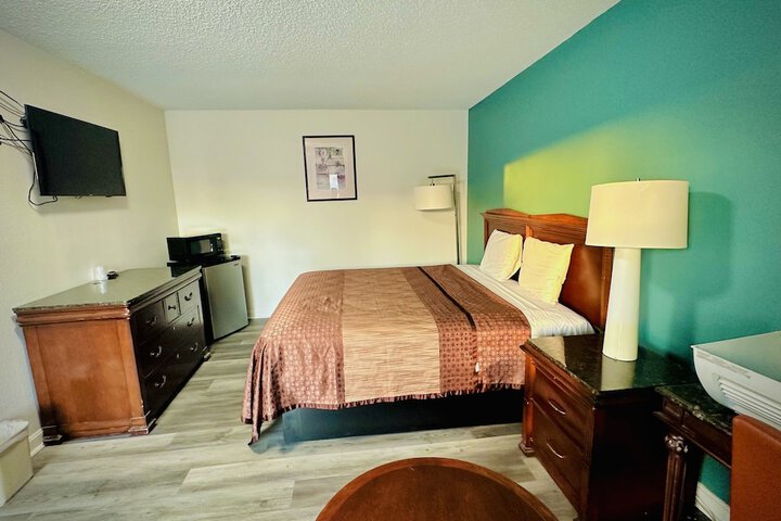 Standard | King Bed (1 of 2)