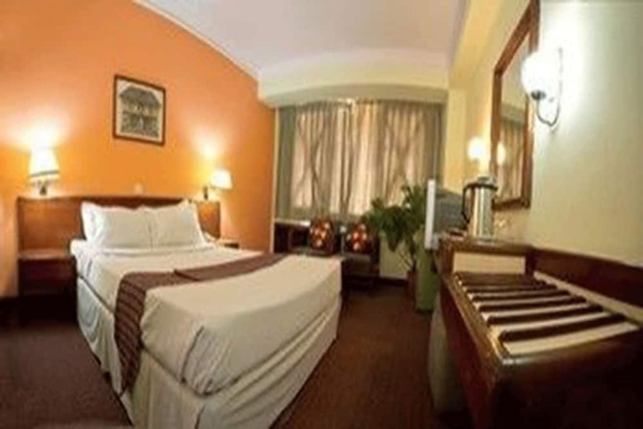 Room 10 of 24
