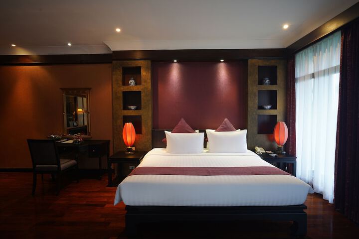 Room 10 of 38