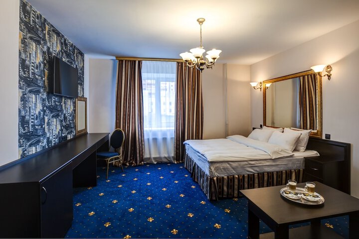 Room 15 of 33