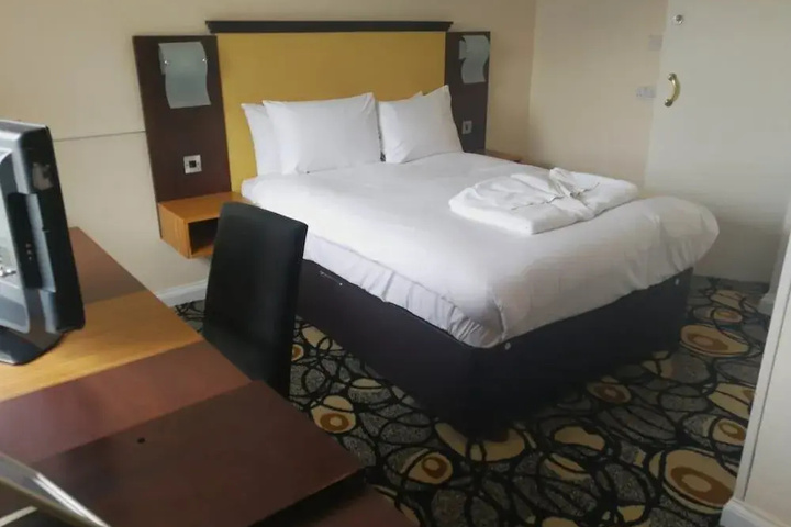 Room 5 of 15