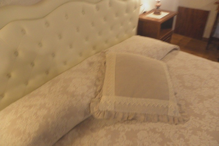 Room 7 of 73