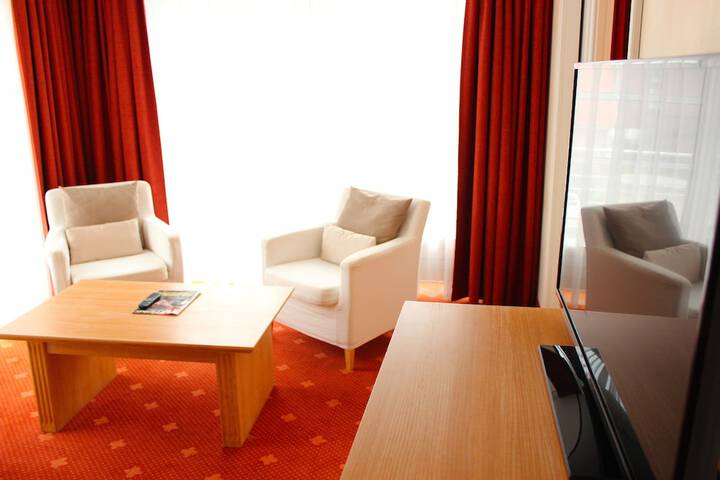Room 32 of 62