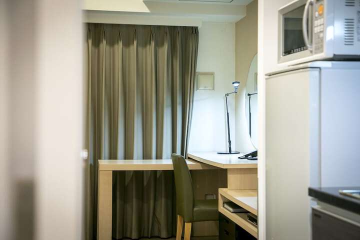 Room 28 of 96