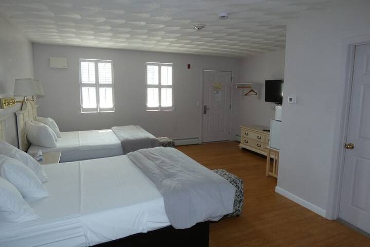 Room 33 of 98