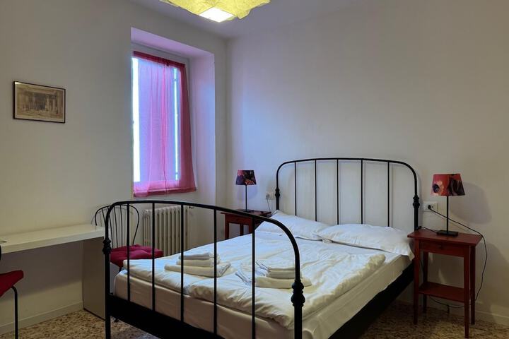 Room 44 of 158