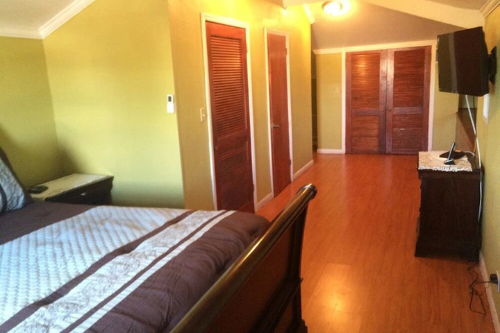 Room 3 of 9
