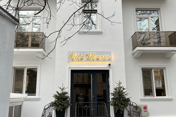 Hotel Entry