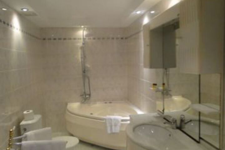 Room 8 of 49