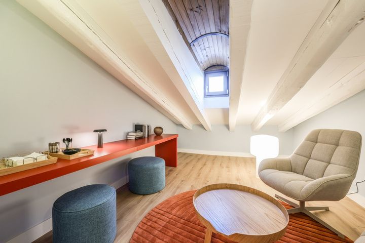 Room 12 of 18