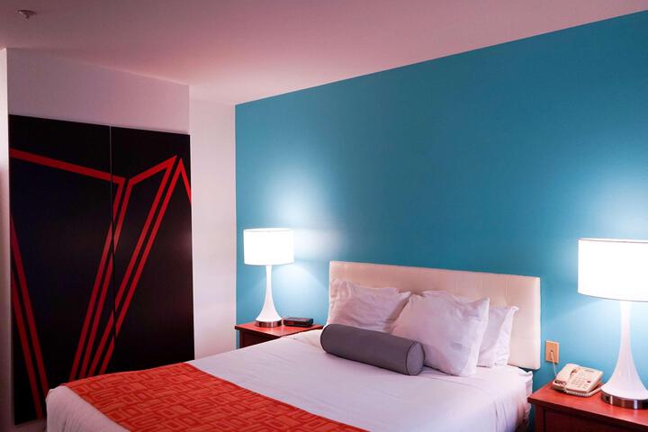 1 King Bed (7 of 13)