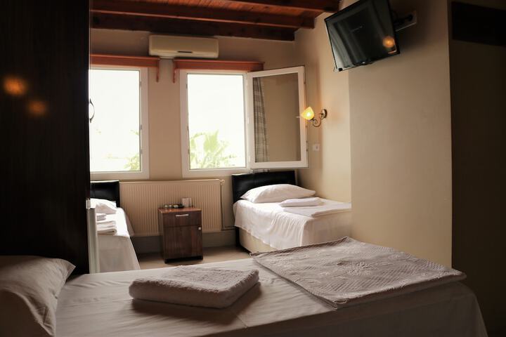 Room 7 of 30