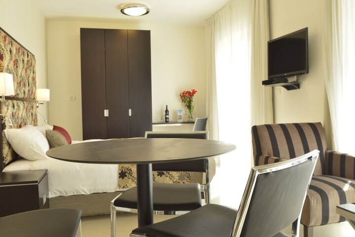 Room 4 of 50