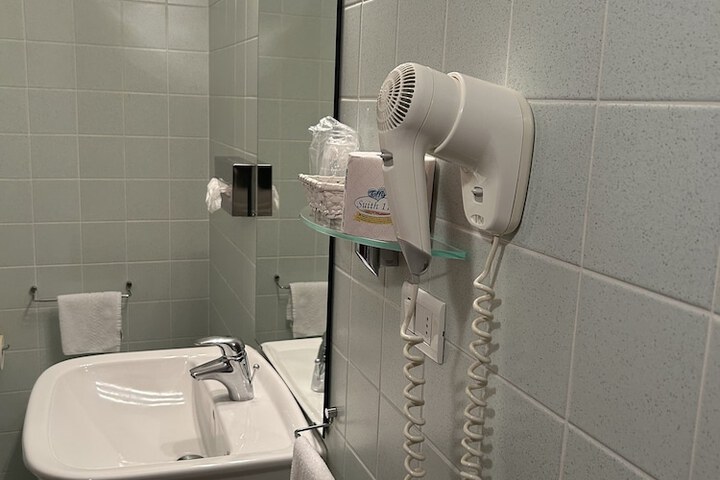 Room 16 of 41