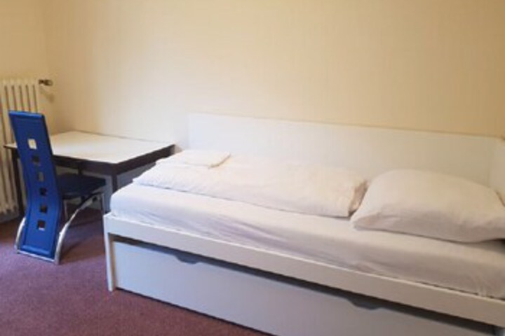 Room 9 of 12