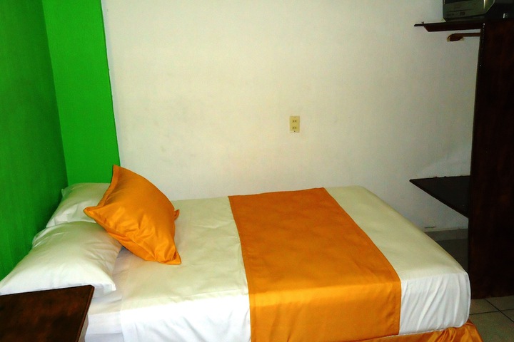 Room 9 of 28