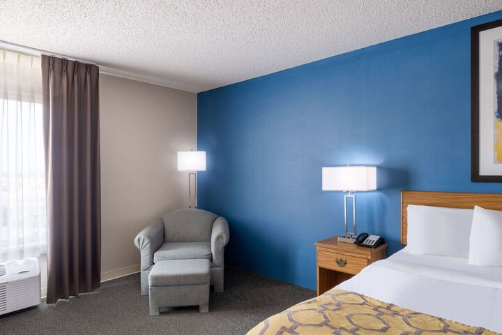 Room 25 of 68