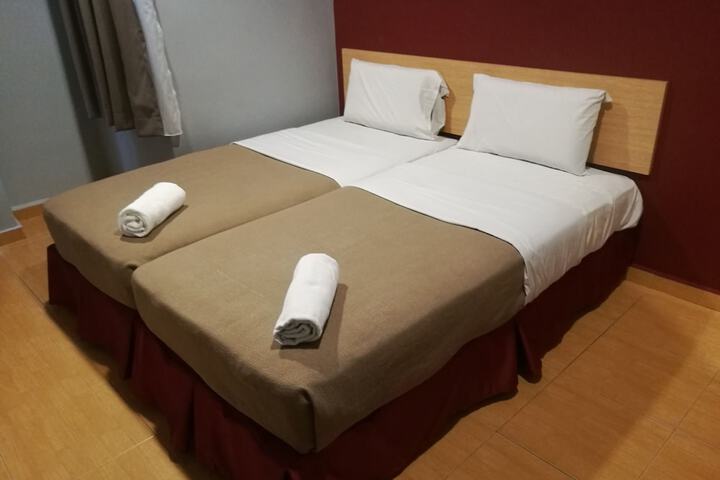 Room 12 of 39