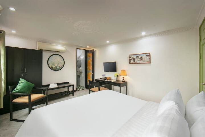 Room 30 of 47
