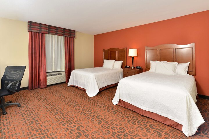 2 Queen Beds (5 of 9)