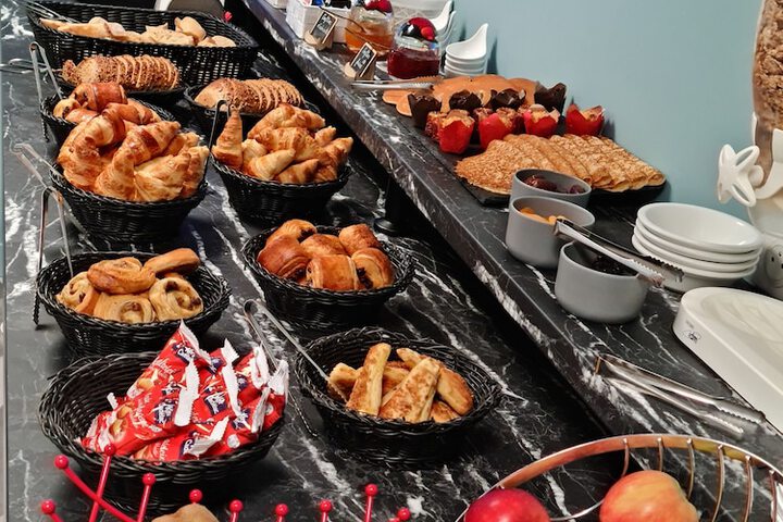 Breakfast/Coffee Service 30 of 64