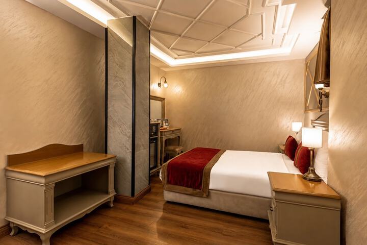 Room 50 of 84