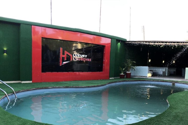 Pool 23 of 33