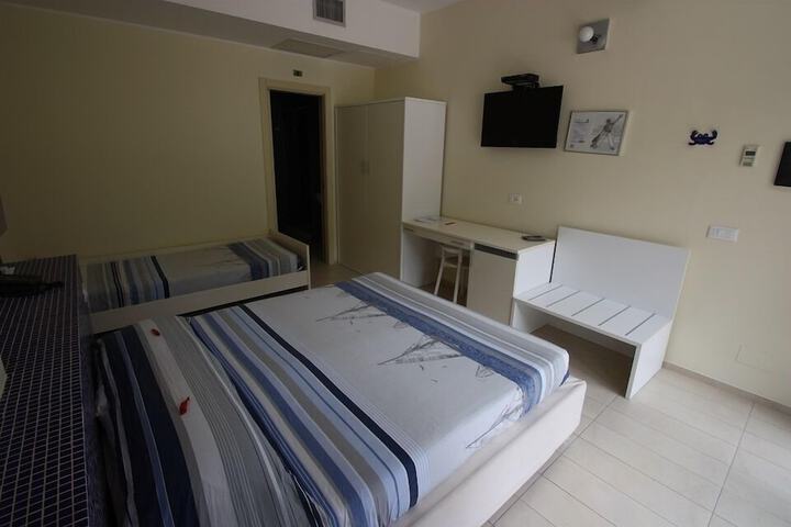 Room 3 of 39