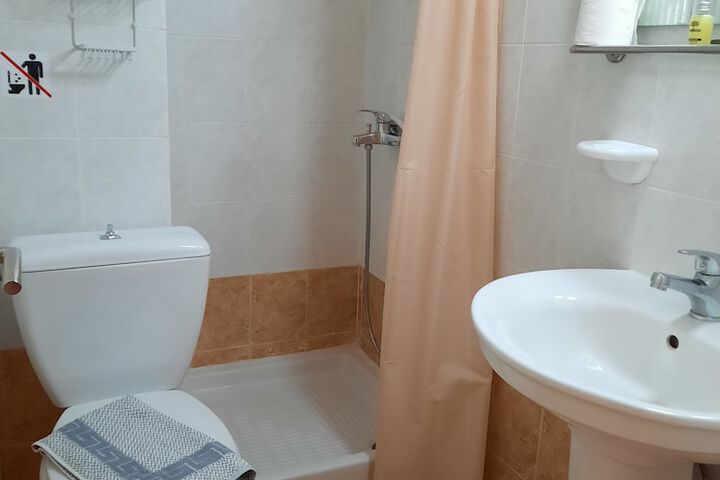 Room 4 of 6