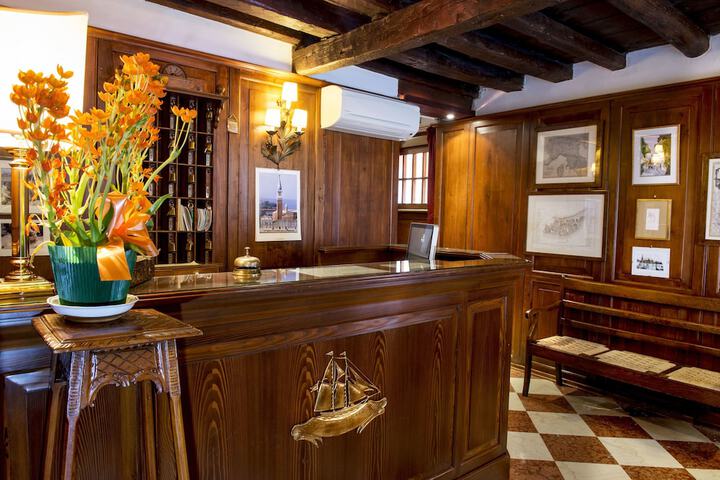 Concierge desk
