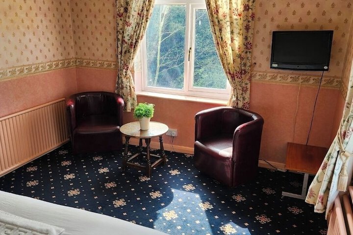 Room 4 of 25