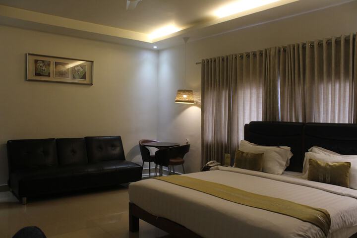 Room 9 of 37