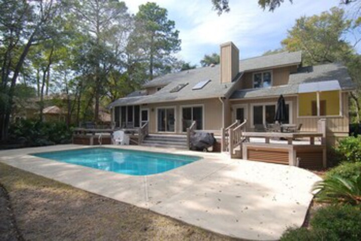 Pool 21 of 34