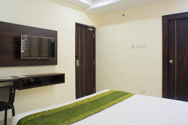 Room 11 of 31