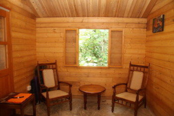 Room 6 of 12
