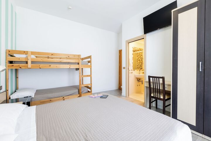 Room 27 of 119