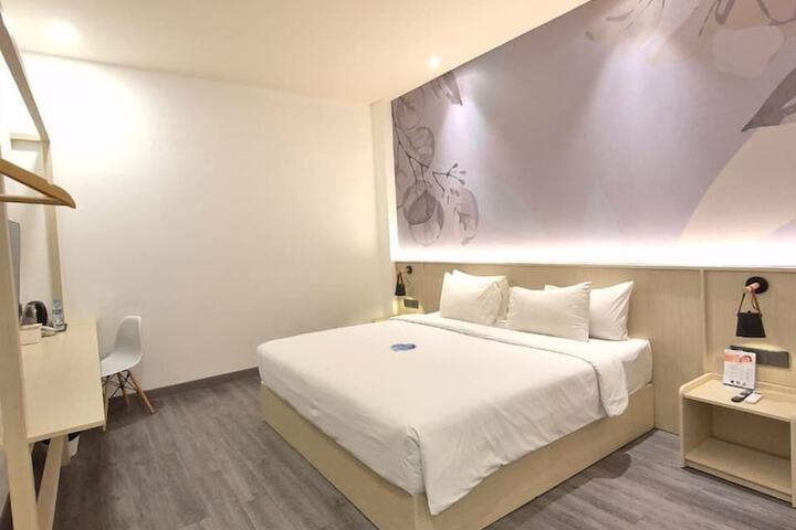 Room 12 of 24