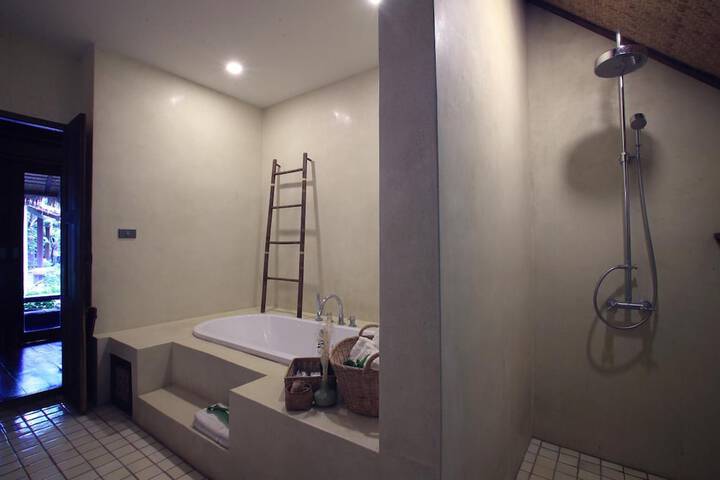 Room 28 of 68