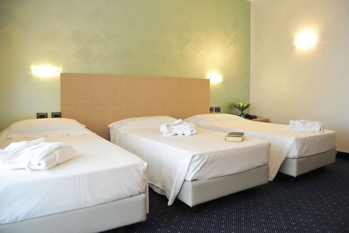 Room 10 of 70