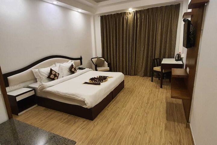 Room 20 of 77