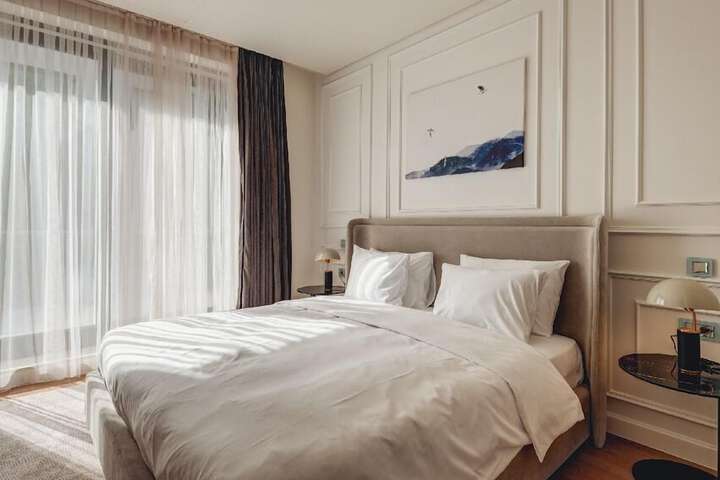 Room 22 of 198