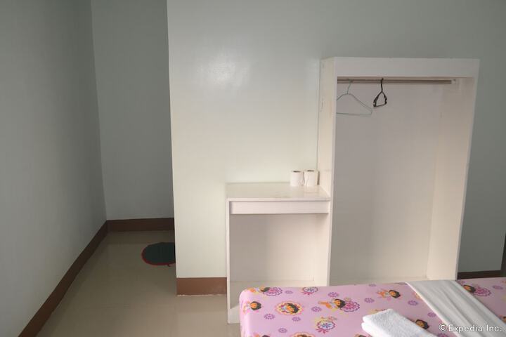 Room 14 of 40